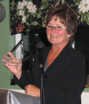 Laura Youles of Fidelity Title receiving the Affiliate of the Year Award. Courtesy photo.